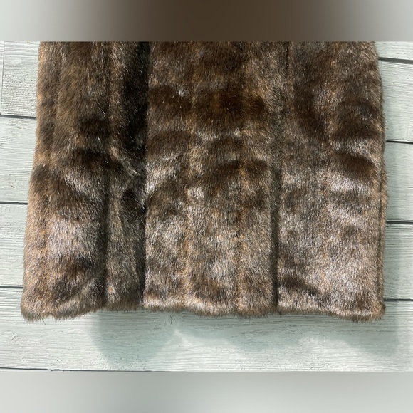 Jones New York Signature Petite Faux Fur Vest Sz PM - Picture 13 of 16